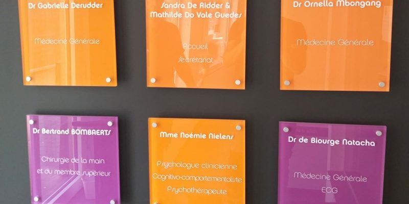plaques professionnelles à recadrer
